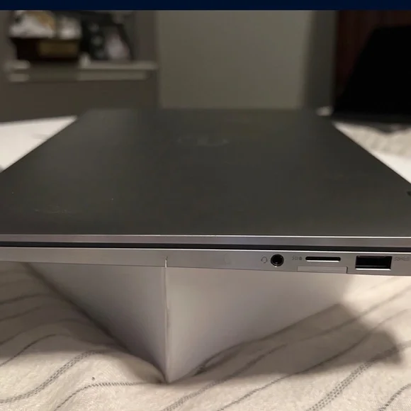 Dell 9410 convertible 2-1 laptop/tablet
